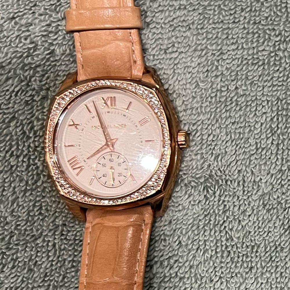 Michael Kors Tan Leather Watch - Picture 6 of 7